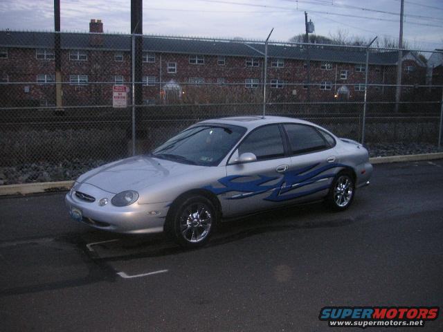 1999 Ford Taurus photo