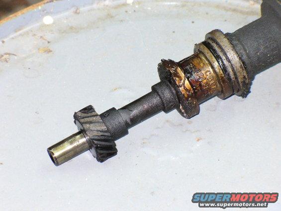 p1000182.jpg distributor gear 