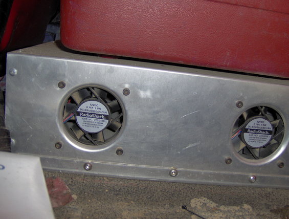 rear-view showing the 2 cooling fans that turn on with the amp