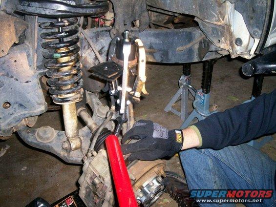100_0461.jpg Pressing new upper ball joint into knuckle spindle using three jaw puller, harbor freight ball joint cup and two trans jack adapter holder plates.