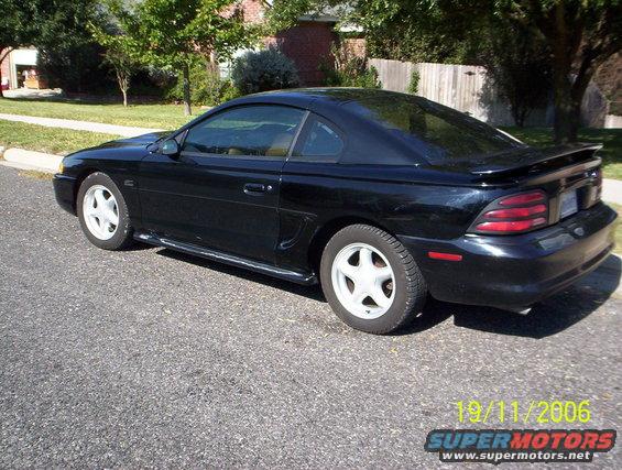 Black 1995 Ford Mustang coupe, rear 3/4 view