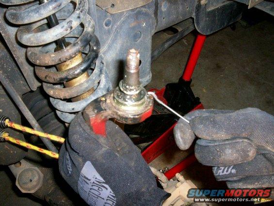 100_0479.jpg Removing snap ring