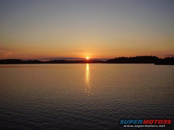 p8150039.jpg Beatiful sunset as we drifted over Church Bars.