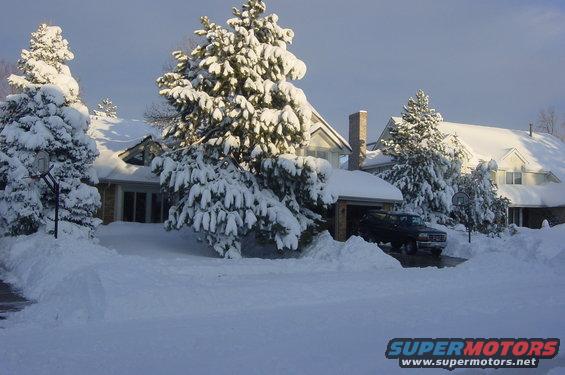 dsc00059.jpg There is snow everywhere.