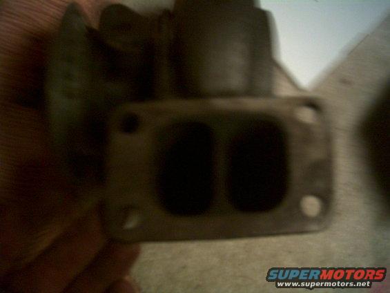 Exhaust manifold flange with two ports