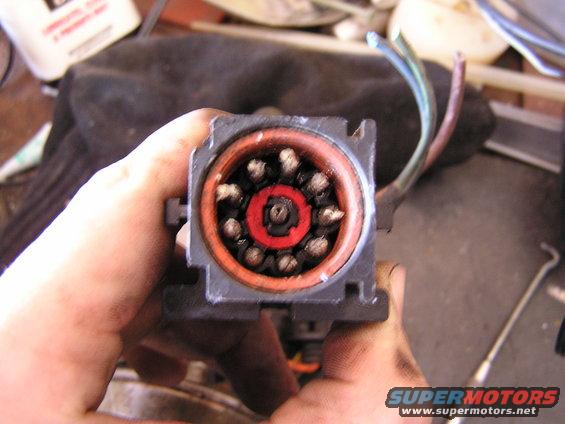 transfer-case-plug.jpg Transfer case motor plug - how do I get that red thing out?