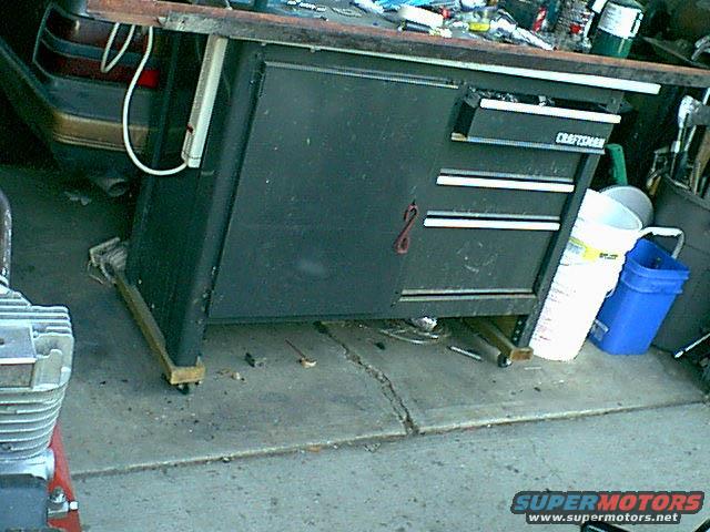 workbenchdolly2.jpg hereis a view of the small wheels i put on the 1st time around.