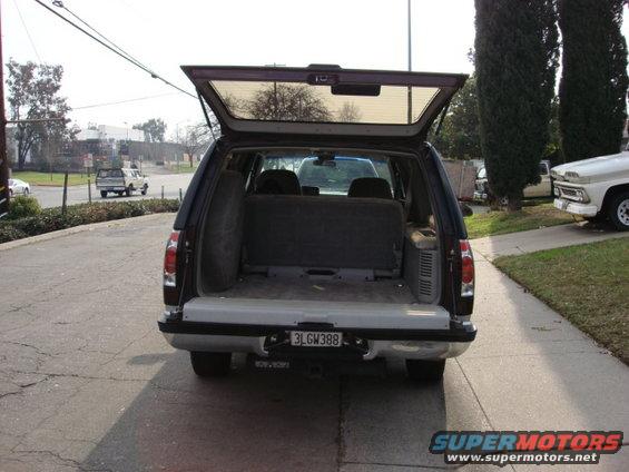 dsc00046.jpg the rear is a tailgate glass and tailgate. the full size spare is on the inside of the cargo area.