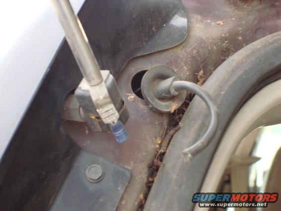 dsc00047.jpg the design of the defroster connection is bad both were broken. i cut and soldered new ends and heat shrinked them and reconnected them. here s the drivers side.