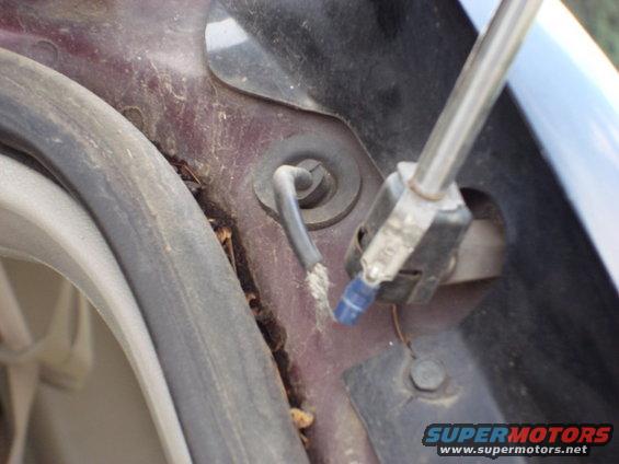 dsc00048.jpg here is the pass side connection.