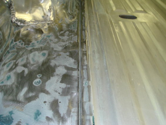 dsc07736.jpg The left floor seam.