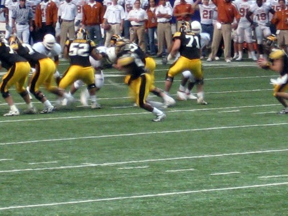Football players in yellow and black uniforms on a green field