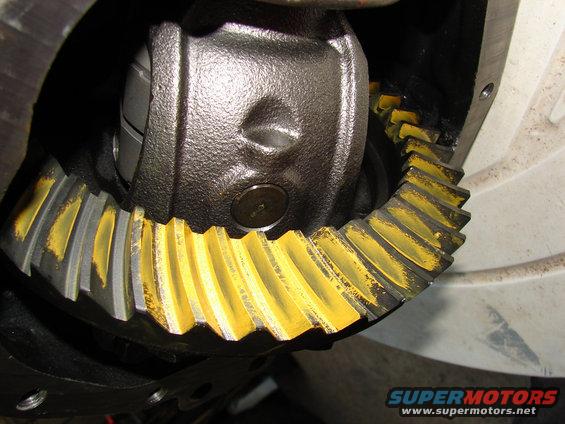Differential gears with yellow paint markings