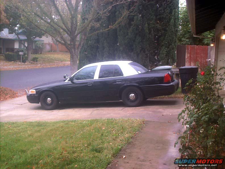 2000 Ford Crown Victoria photo