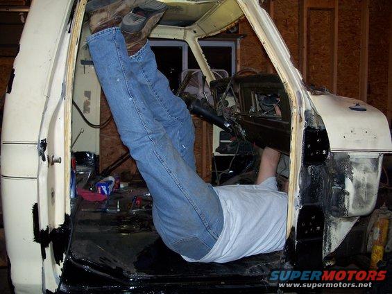 100_0134.jpg Hard workin beneath the dash