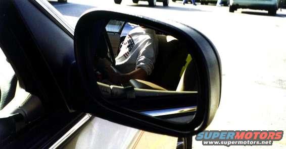 14.jpg Geordie Vic's right wing mirror w/ the objects warning in Arabic.