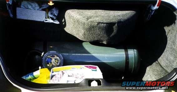 24.jpg LGP tank in the trunk.