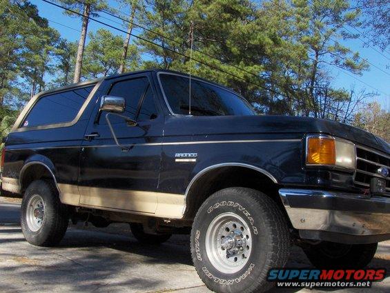 1991 Ford Bronco parked outdoors, front 3/4 view