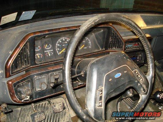 steering-wheel-and-gauges.jpg 