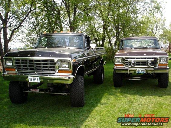 1979 Ford F-250 front view, black and brown