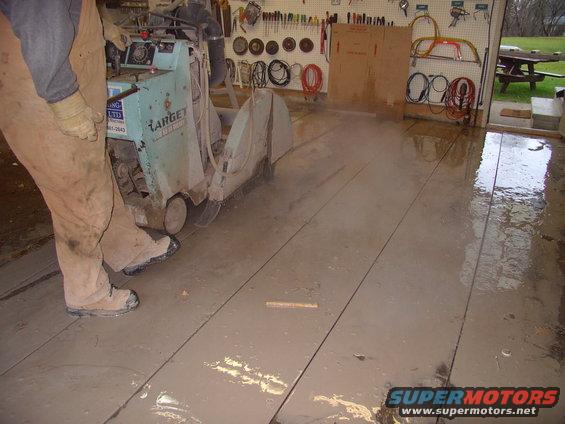 img_0367.jpg Payin' these guys $400.00 to slice up the floor made the rest of the job REAL easy after that.