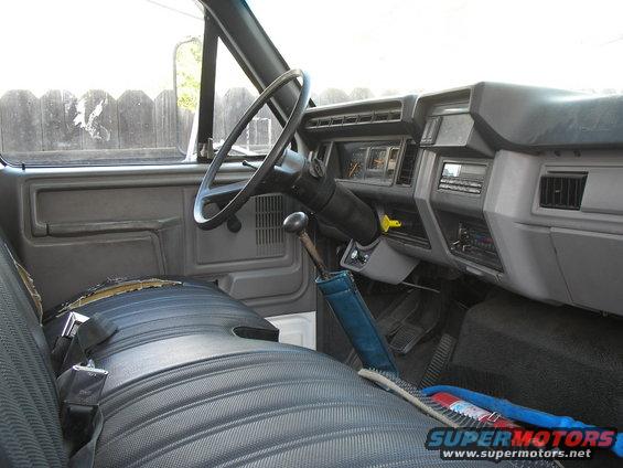 12007-004.jpg different interior shot...see the stick.  no Auto for me...  :)