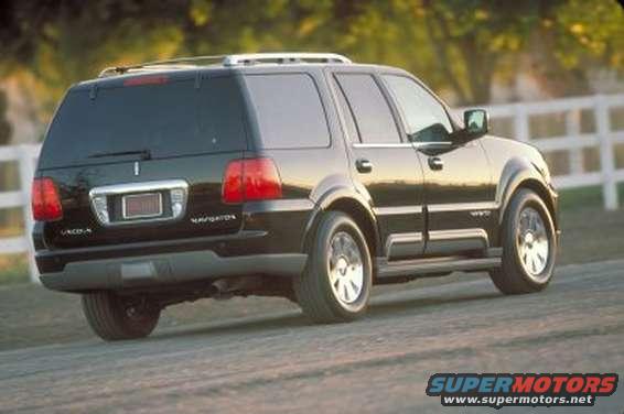 2003 Lincoln Navigator rear quarter view, black exterior