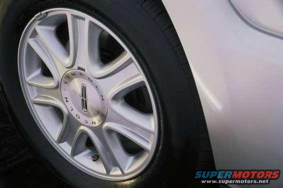 Silver Lincoln wheel with 'LINCOLN' text and emblem, part of a silver vehicle