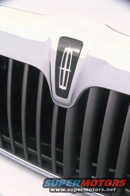 Close-up of a 2003 Lincoln Aviator grille with the Lincoln emblem