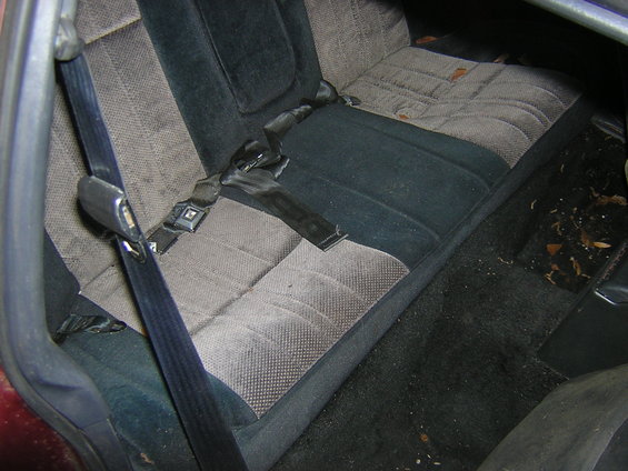 Interior rear seats with patterned fabric and seatbelts
