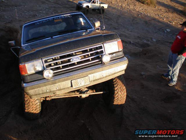 1991 Ford Bronco front grille and headlights
