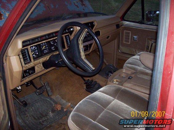 100_0347.jpg Interior