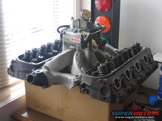 parts-006.jpg engine parts as of Jan. '05
Carb, Intake and Heads (pistons not pictured)