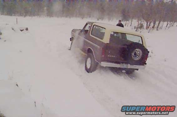snow09.jpg Here's a snow rooster tail coming off of Rob's left front tire.