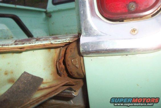 broken tailgate hinge
