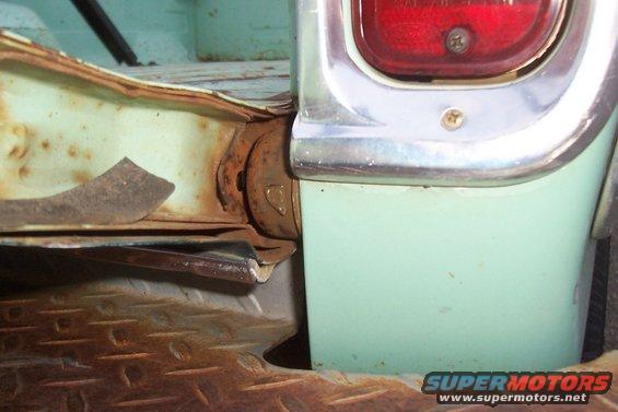 broken tailgate hinge
