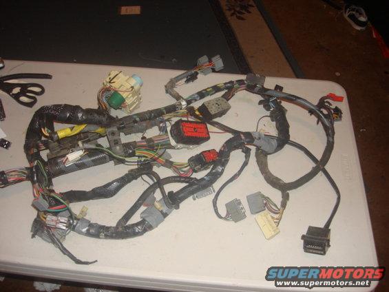 under-thae-dash-harness.jpg now for the under the dash wiring.