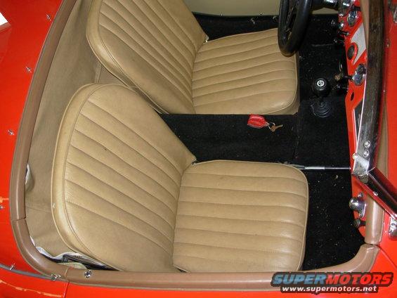 Tan bucket seats and black carpet interior of a 1959 MG A