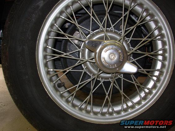 Wire wheel with knock-off hub showing 'UNDO' text