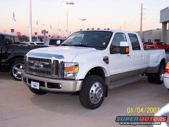 100_0270z.jpg Hey Look what I found! :D a 2008 F450! Dually crew cab
