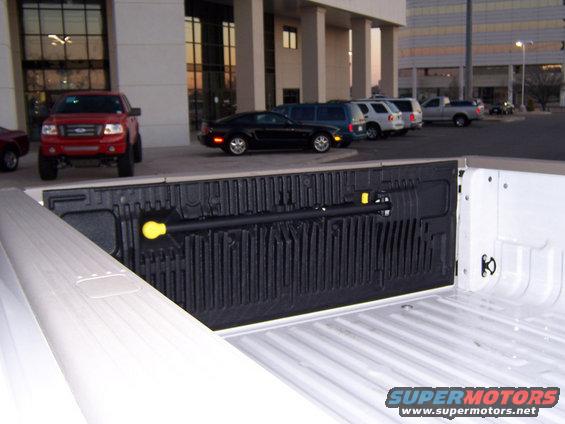 100_0287z.jpg I didn't get to play with the tail gate since it was locked :(