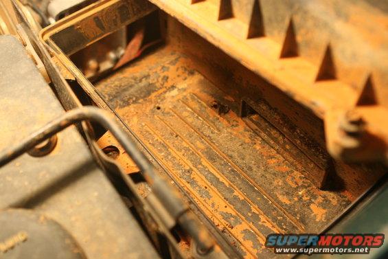 img_4330.jpg Hmmm.  Mud in the air box.