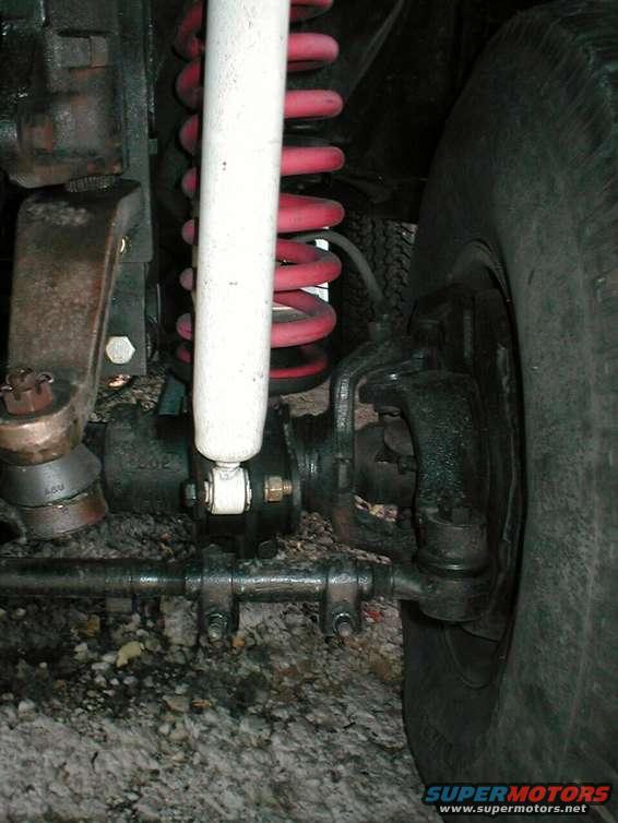 p1010045.jpg you can see with the drivers side it looks like it will get dented too if i drop that side of the axle