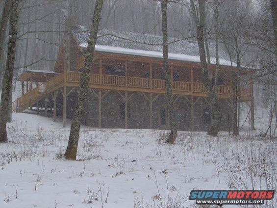 cabin-snow.jpg 