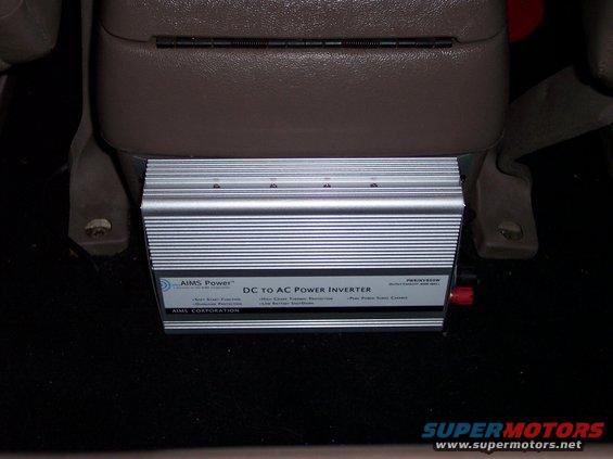 The new 800 watt power inverter, mounted to the rear of the center console...plenty of juice to run the laptop and videocamera