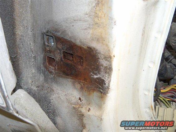 hpim3646-(large).jpg Driver's door bottom hinge