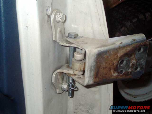 doorpin6.jpg assemble hinge to door with new quick-connect pin for easy removal