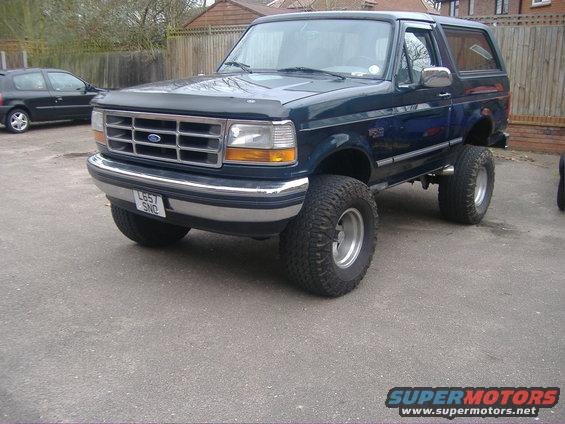 Lifted dark blue Ford Bronco, 3q-front view