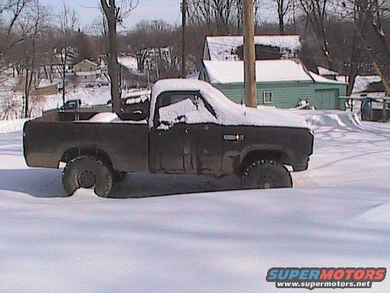 hpnx0072.jpg Barried in about 14" of snow