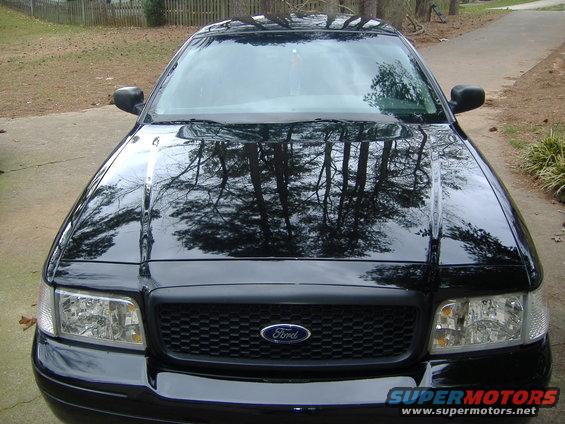 Black 2001 Ford Crown Victoria front view